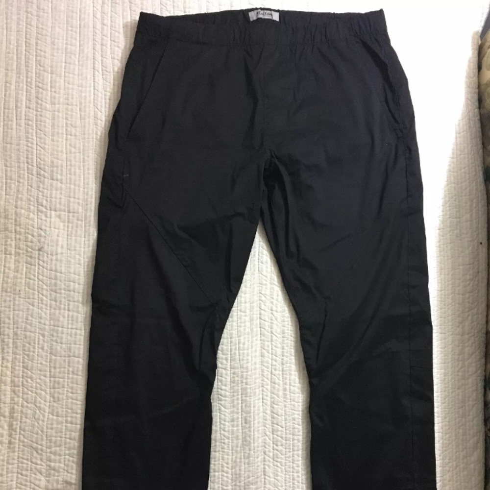 Reaction by Kenneth Cole Black Jogger Men’s Medium